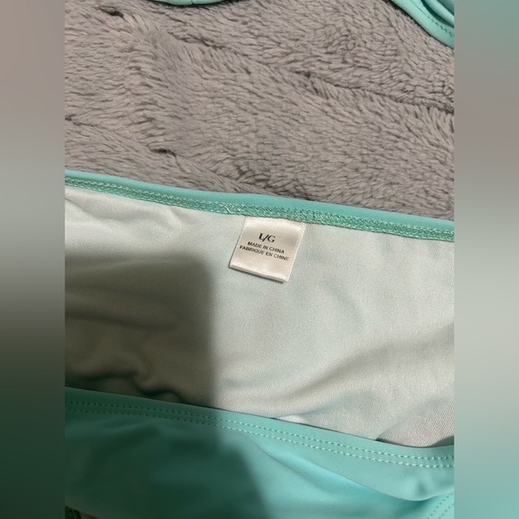 Turquoise swimsuit with underwire - Picture 2 of 2